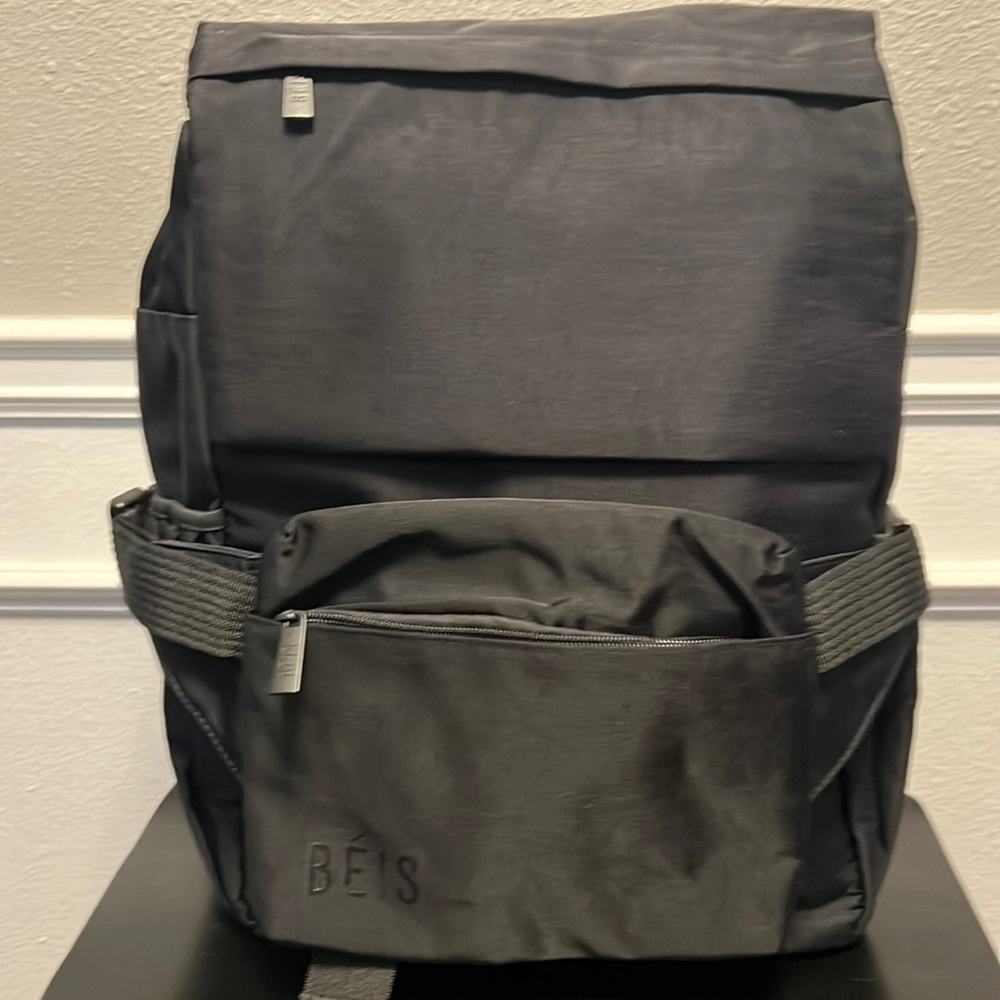 - Beis 💦- Ultimate Diaper backpack- Black